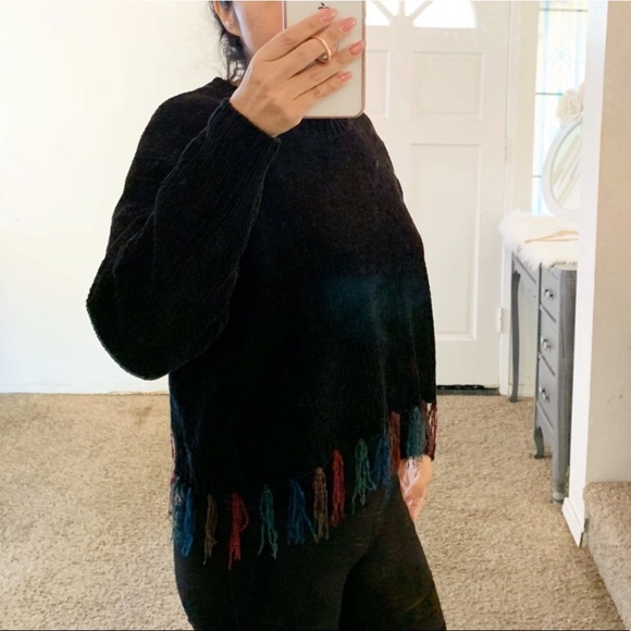 Black Vintage Sweater with Fringed Hem - Picture 4 of 7